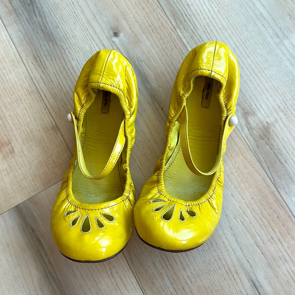 MIU MIU yellow baller flats size 38